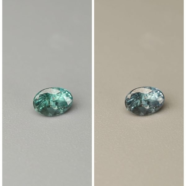 Alessandrite 0.40 ct su sfondo grigio
