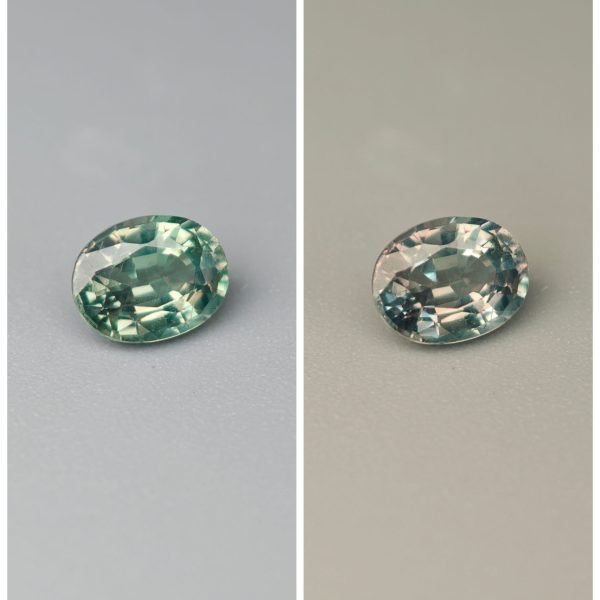 Alessandrite 0.88 ct su sfondo grigio
