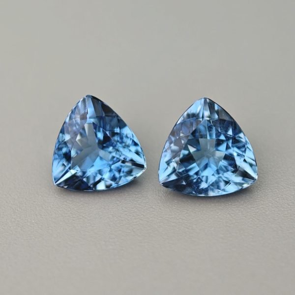 Coppia acquamarina Santa Maria del Brasile1.99 ct su sfondo grigio