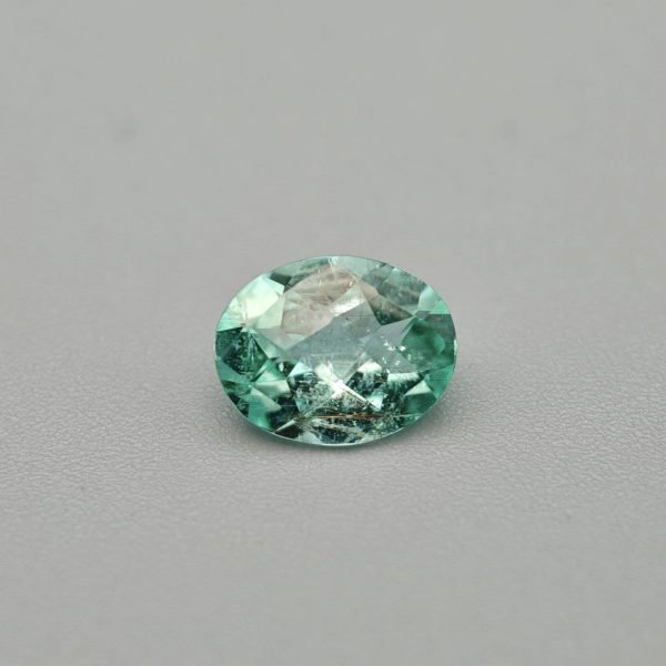 Tormalina Paraiba Mozambico 1.13 ct su sfondo grigio